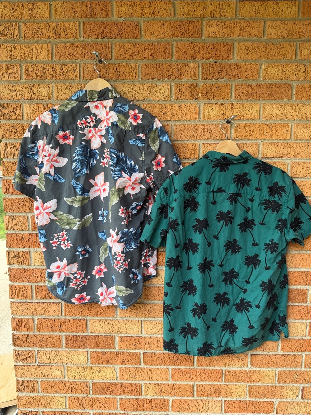 2 American Eagle Aeropostale Mens Medium Hawaiian Tropical Button Up Shirts - Picture 9 of 9
